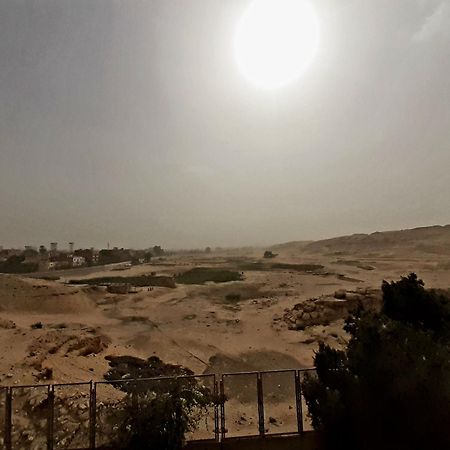 Tut Pyramids View Hotel Kafrat al Jabal Bagian luar foto