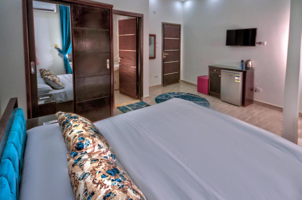 Tut Pyramids View Hotel Kafrat al Jabal Bagian luar foto