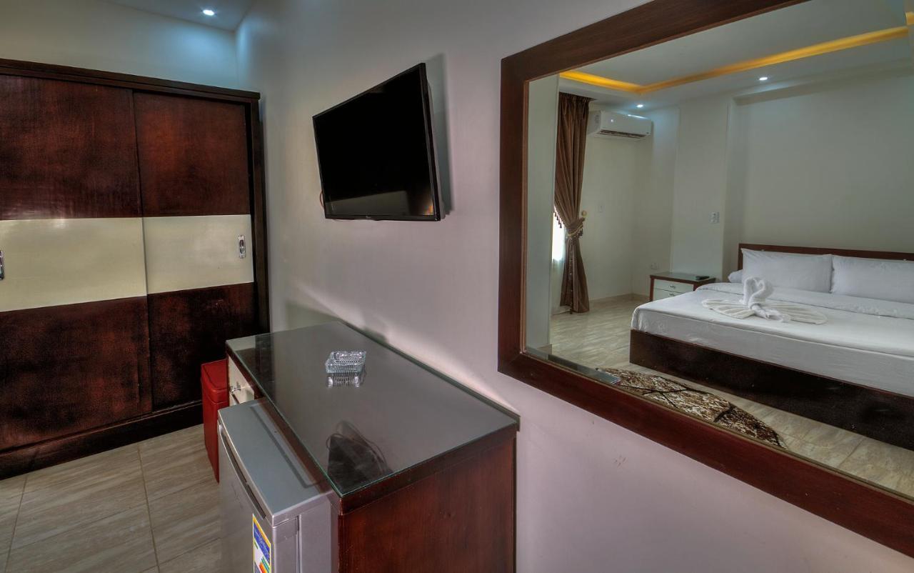 Tut Pyramids View Hotel Kafrat al Jabal Bagian luar foto