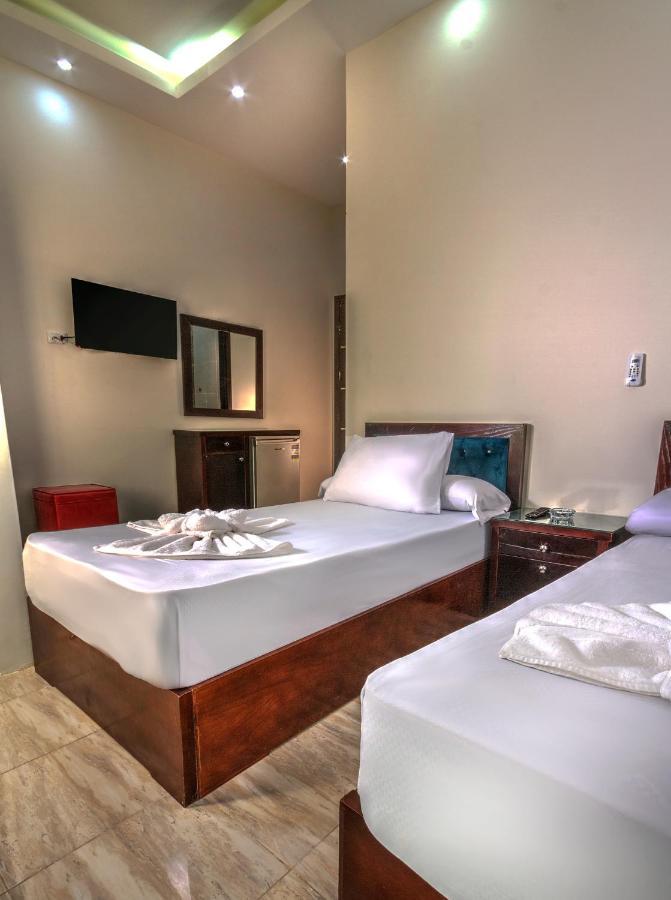 Tut Pyramids View Hotel Kafrat al Jabal Bagian luar foto