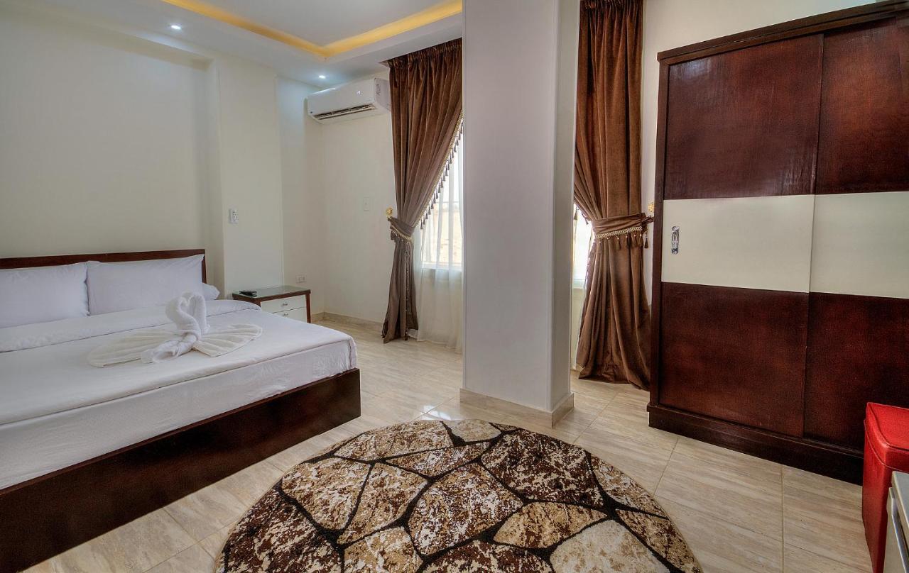 Tut Pyramids View Hotel Kafrat al Jabal Bagian luar foto