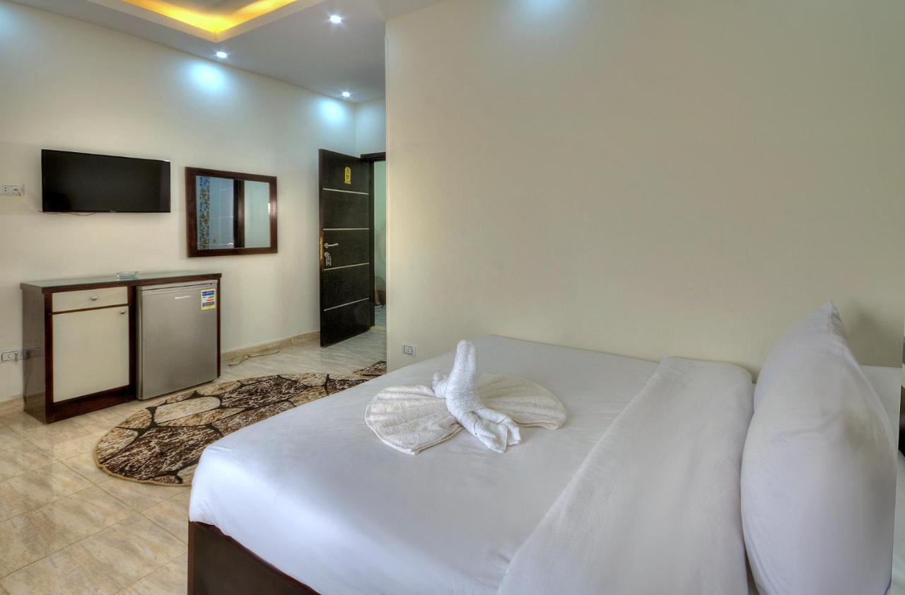 Tut Pyramids View Hotel Kafrat al Jabal Bagian luar foto