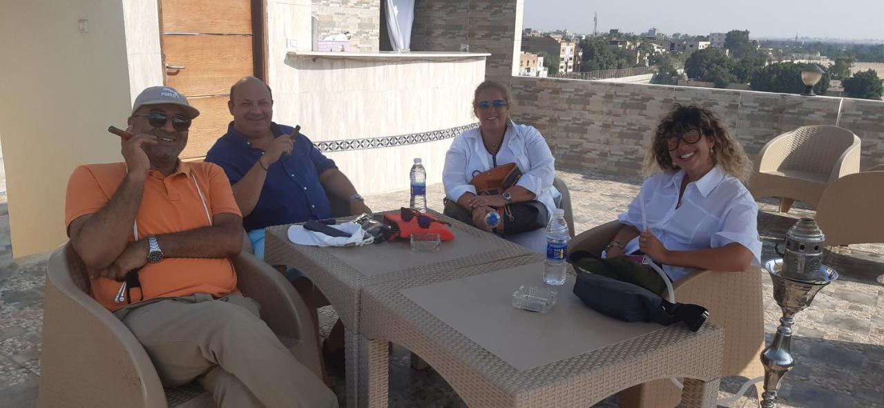 Tut Pyramids View Hotel Kafrat al Jabal Bagian luar foto