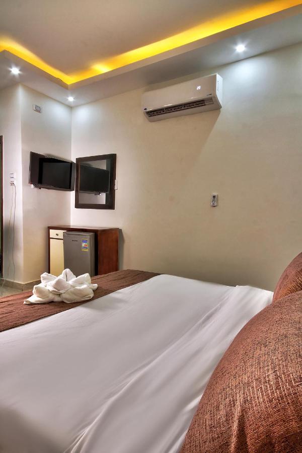 Tut Pyramids View Hotel Kafrat al Jabal Bagian luar foto