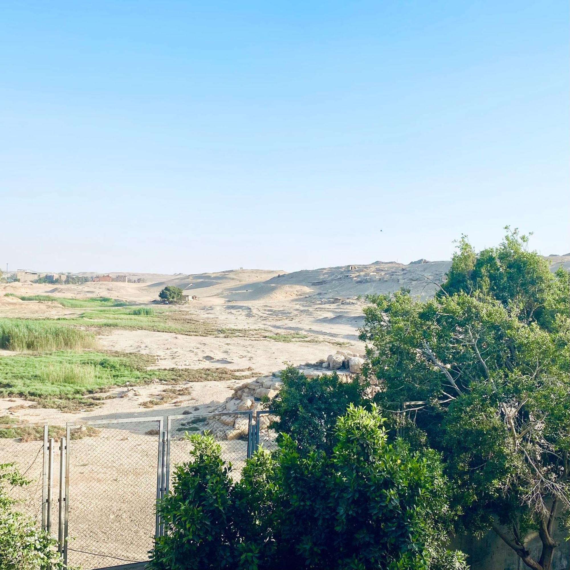Tut Pyramids View Hotel Kafrat al Jabal Bagian luar foto
