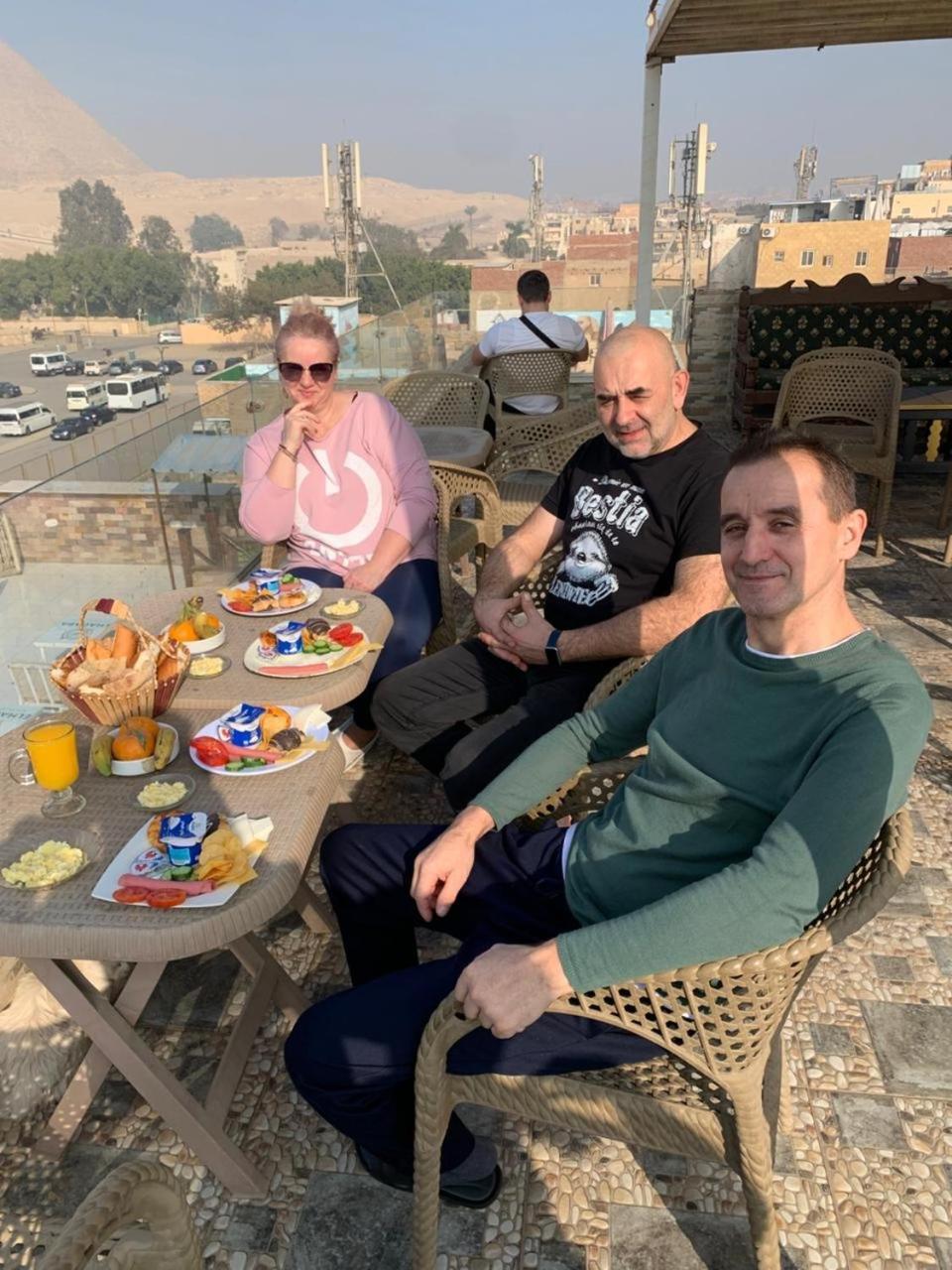 Tut Pyramids View Hotel Kafrat al Jabal Bagian luar foto