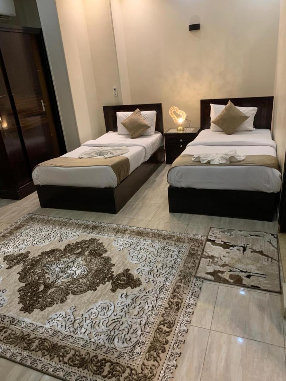 Tut Pyramids View Hotel Kafrat al Jabal Bagian luar foto
