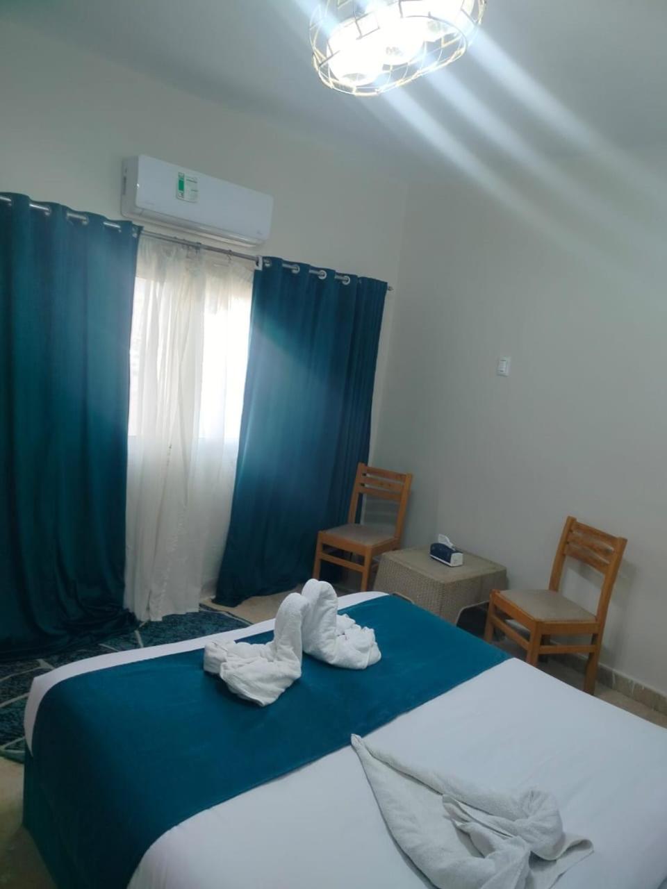 Tut Pyramids View Hotel Kafrat al Jabal Bagian luar foto