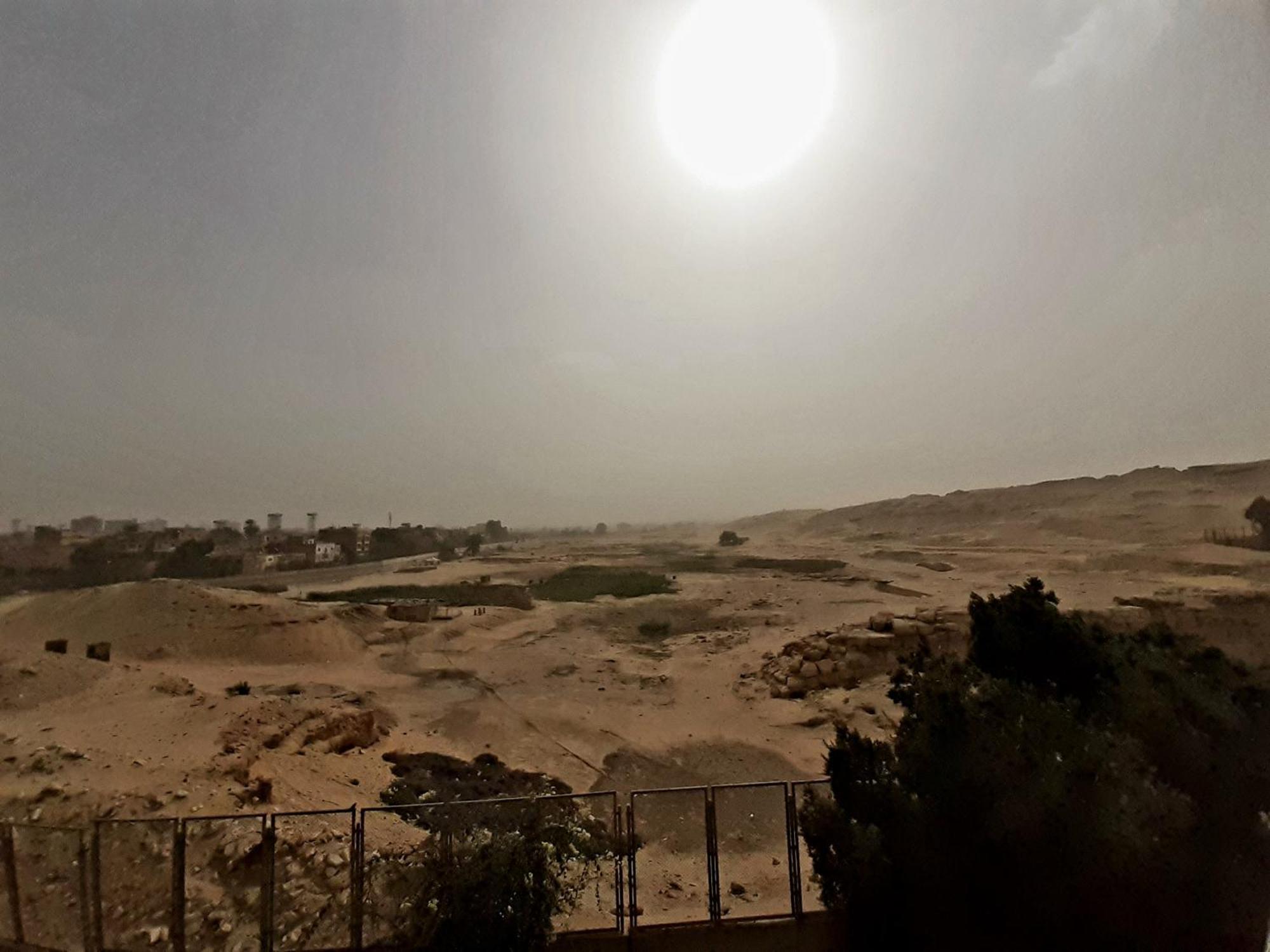 Tut Pyramids View Hotel Kafrat al Jabal Bagian luar foto